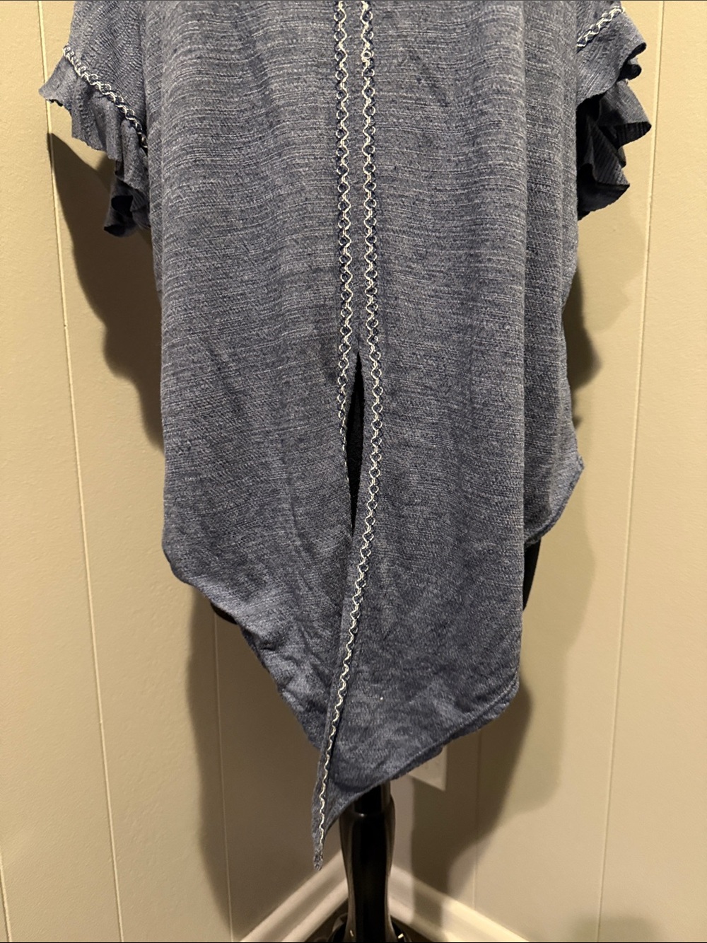 B44 Max Studio Women’s Small V-Neck Tie-Front Top with White Stitching - Picture 6 of 7